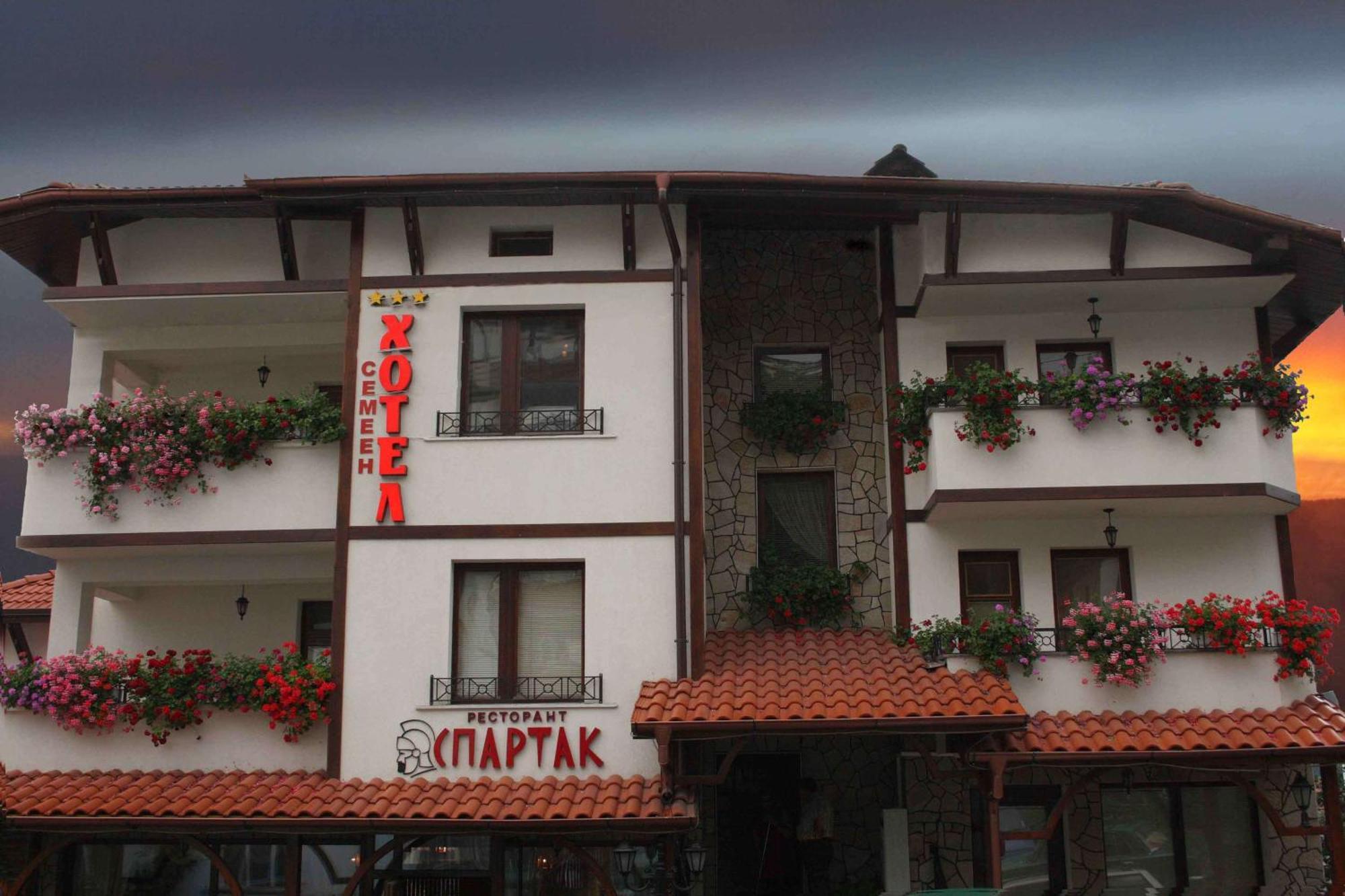 Spartak Family Hotel Smoljan Esterno foto